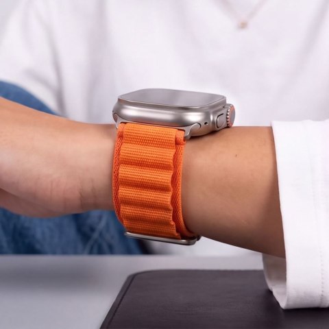 Pasek Tech-protect Nylon PRO Apple WATCH 8 / 9 / 10 / 11 / 12 / SE / ULTRA (44 / 45 / 46 / 49 MM) Orange
